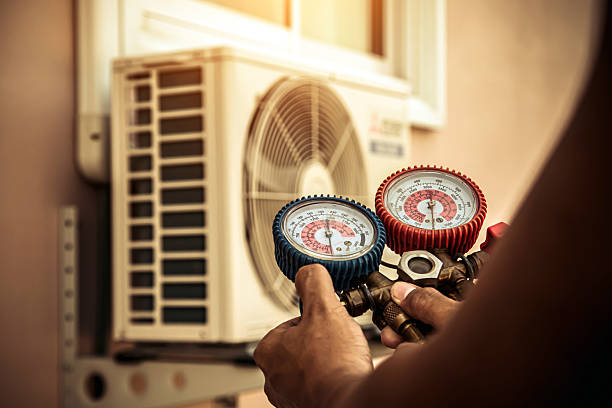 Professional Hvac technician working in Dickerson, MD